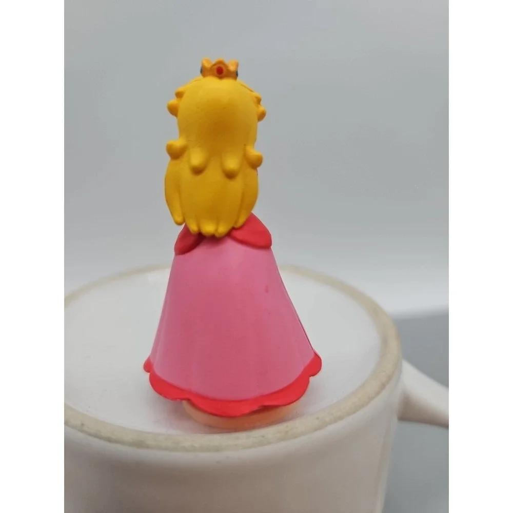 Nintendo Mario Princess Peach Figure 2